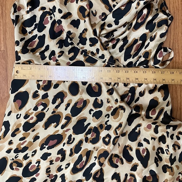 Beautiful Preowned wrap dress size Large animal print lined bottom HYFYE HYFVE - Picture 9 of 11